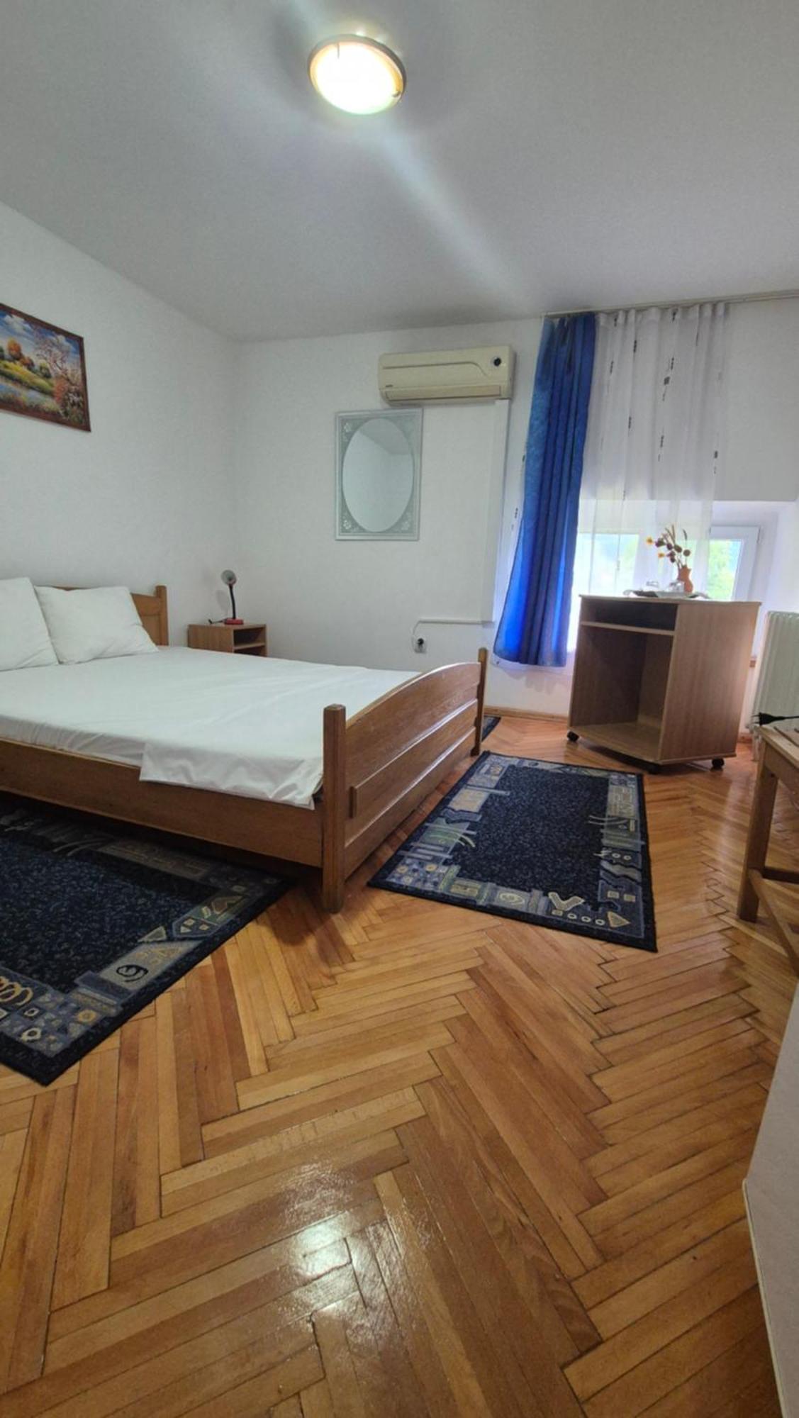 Vila Crinilor Călimăneşti Bagian luar foto